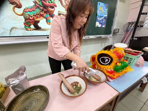 09結合客家擂茶體驗， 介紹工具與材料。(另開新視窗/jpg檔)圖片