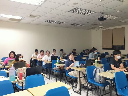 同學認真聽講(另開新視窗/jpg檔)圖片