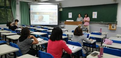 學生認真學習(另開新視窗/jpg檔)圖片