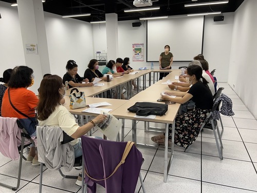 課程由講師活潑生動的基本客語詞彙開始活動的序幕(另開新視窗/jpg檔)圖片
