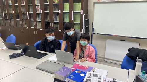 師生共同研討(另開新視窗/jpg檔)圖片
