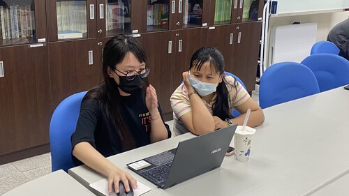同學相互討論(另開新視窗/jpg檔)圖片