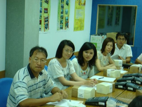 學生認真聽講(另開新視窗/jpg檔)圖片