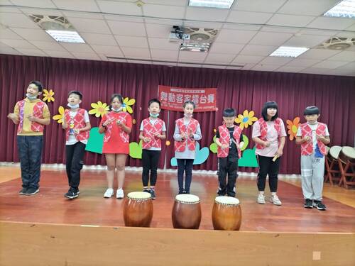 客家竹板加上群口相聲(另開新視窗/jpg檔)圖片