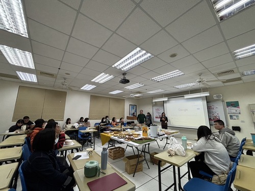 師長與同學入座(另開新視窗/jpg檔)圖片