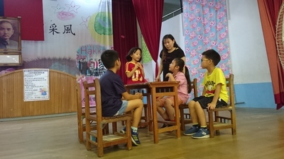 講師指導學生唸謠(另開新視窗/jpg檔)圖片
