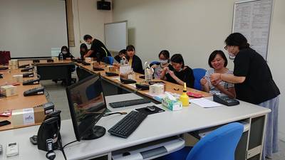 施于婕老師細心指導(另開新視窗/jpg檔)圖片