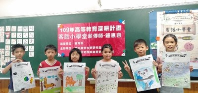 學生上台展示作品(另開新視窗/jpg檔)圖片