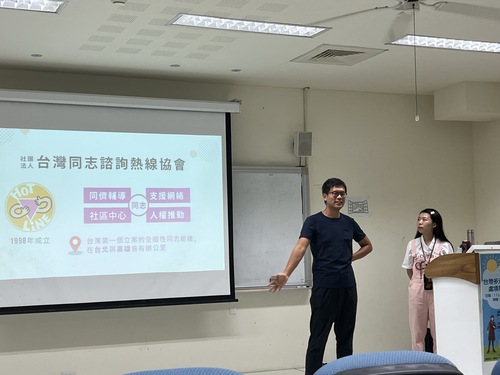 講師說明同志熱線諮詢的相關資訊(另開新視窗/jpg檔)圖片