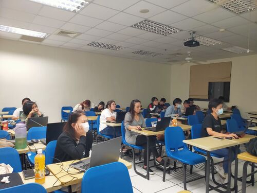 同學認真聽講(另開新視窗/jpg檔)圖片