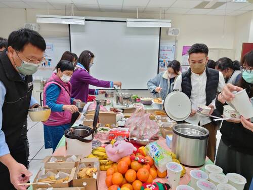 用餐(另開新視窗/jpg檔)圖片