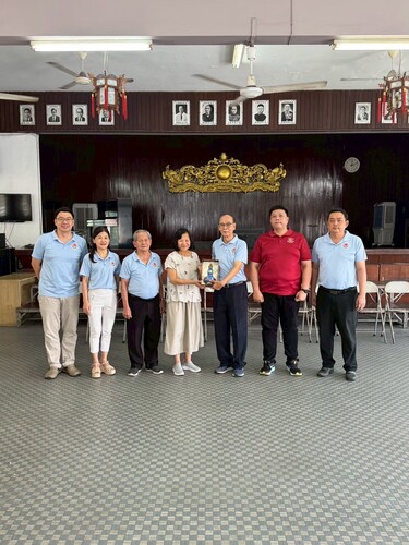參訪宜保霹靂嘉應客家公會並贈予紀念物(另開新視窗/jpg檔)圖片