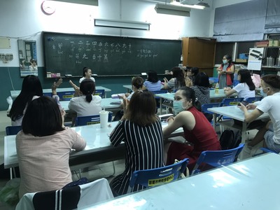 學員認真聽講(另開新視窗/jpg檔)圖片