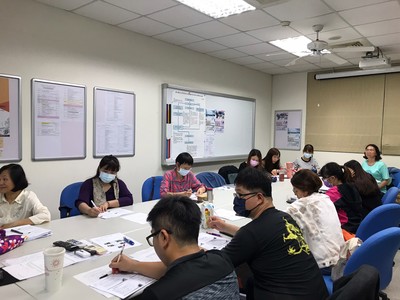 學生們認真聽講(另開新視窗/jpg檔)圖片