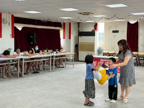 05幼兒組的表演客語唸謠「騎馬牯」(另開新視窗/jpg檔)圖片