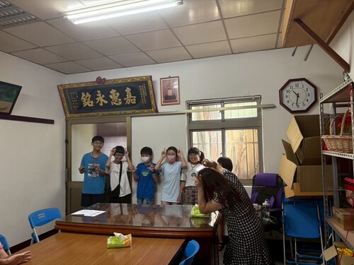 12我們來到五龍宮的會議室用客語接力說出媽祖的故事(另開新視窗/jpg檔)圖片