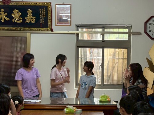 13我們要表演客語詩詞吟唱，可是大家都有點緊張，不小心忘詞了(另開新視窗/jpg檔)圖片