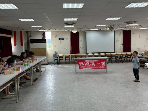 17幼兒園小朋友一個人演唱客家平板(另開新視窗/jpg檔)圖片