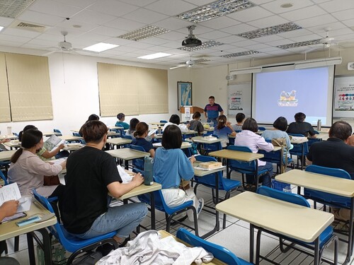 同學仔細聆聽(另開新視窗/jpg檔)圖片