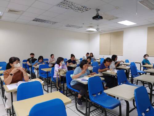 與會同學專心聽講(另開新視窗/jpg檔)圖片
