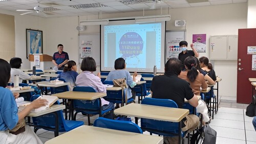 老師自我介紹(另開新視窗/jpg檔)圖片