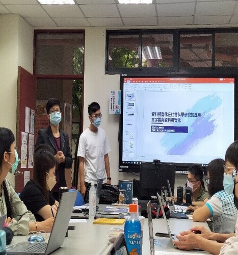 吳翠松老師引言介紹楊鎵民博士(另開新視窗/jpg檔)圖片