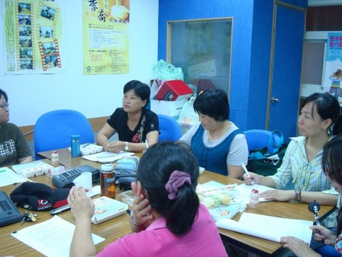 學生認真聽講(另開新視窗/jpg檔)圖片