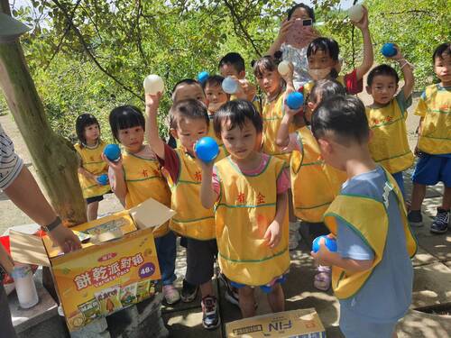 遊戲1：小朋友拿球趕走大壞蟲(另開新視窗/jpg檔)圖片