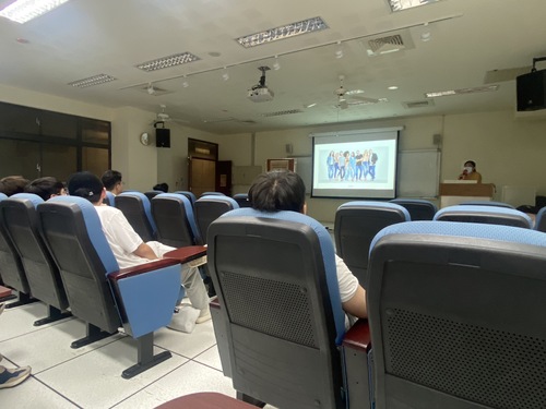 此圖疑似在四男四女中物化女性而被要求撤除此圖(另開新視窗/jpg檔)圖片