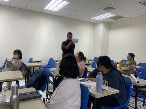 學生各別發表三行詩創作(另開新視窗/jpg檔)圖片